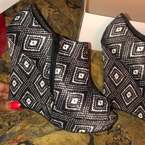 COPY - Wedge Peep Toe Sandle - Picture 3 of 4